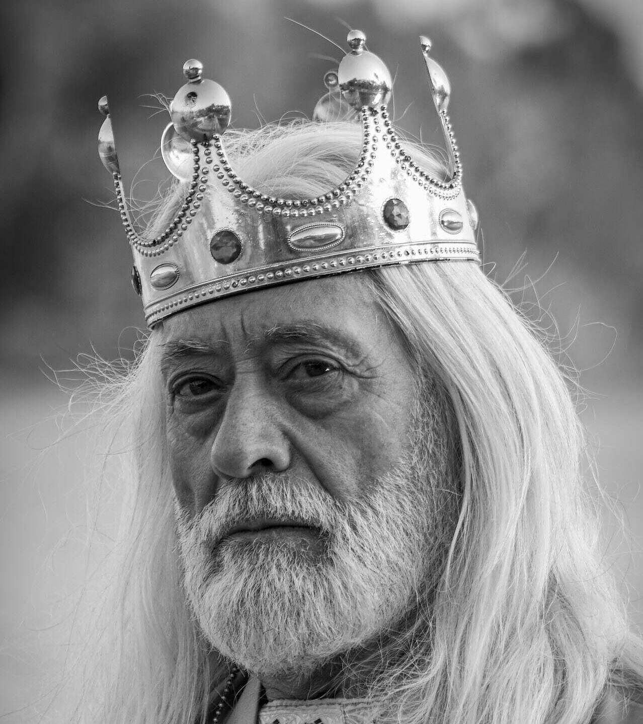 The Kings in Tarot – Masters of Authority, Control, and Vision