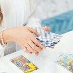 Differences Between Tarot and Oracle