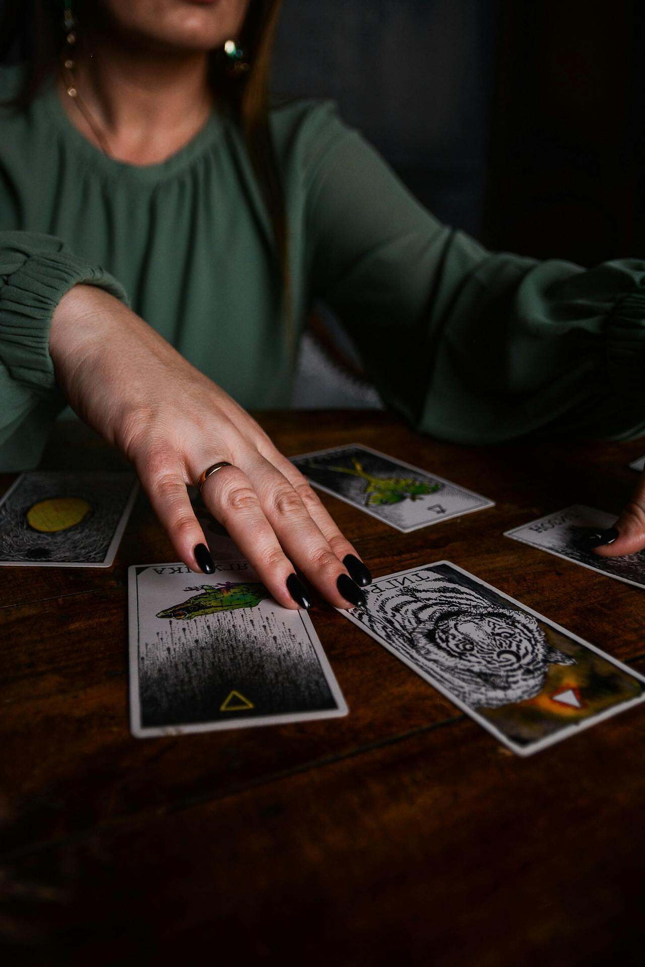 A Gentle Guide for New Tarot Readers