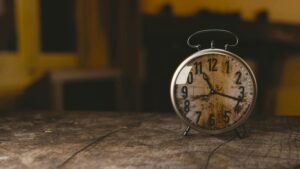 Image of an old clock sitting on a table.